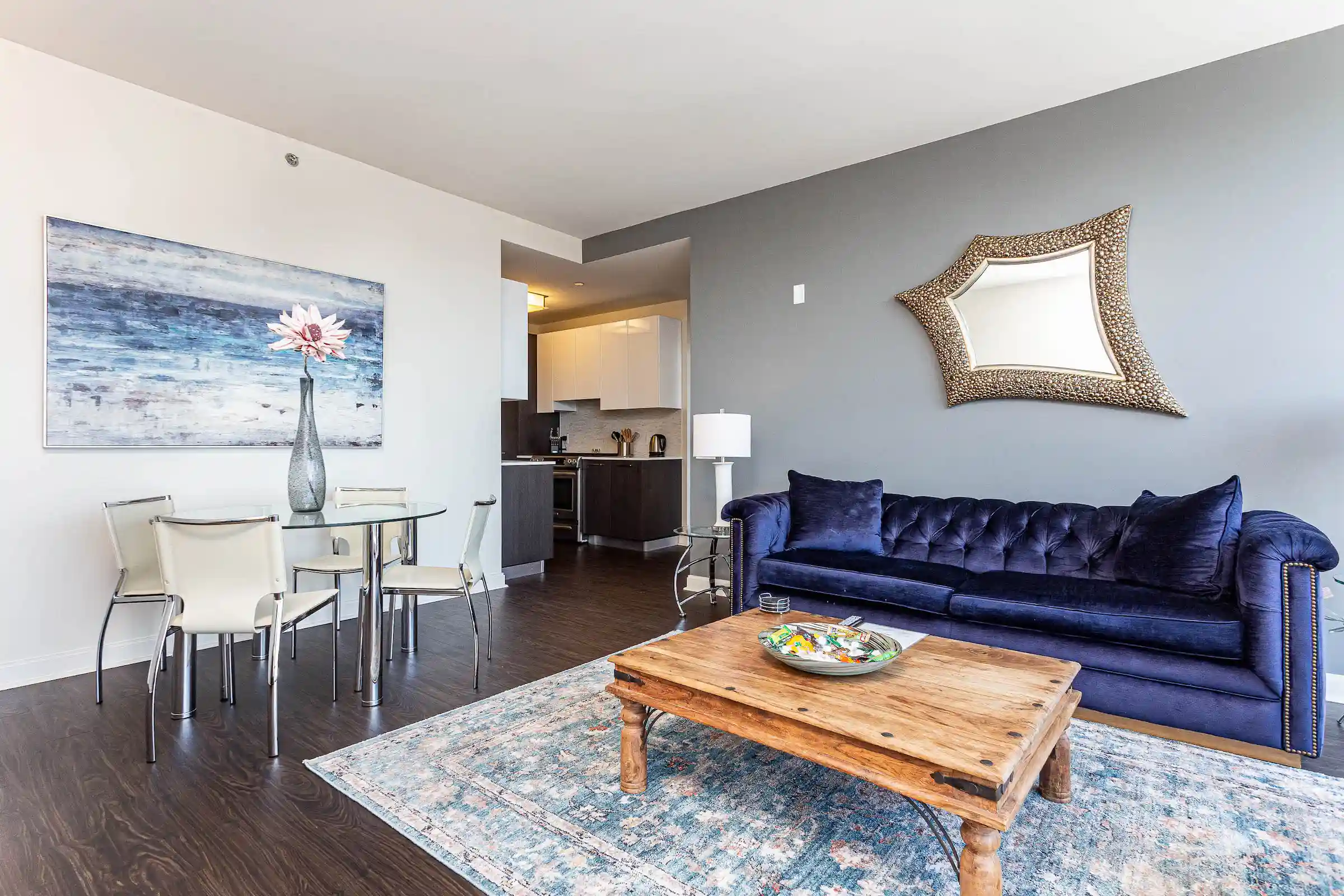 OneEleven Chicago Apartments | Furnished Executive Suites | 36-2 