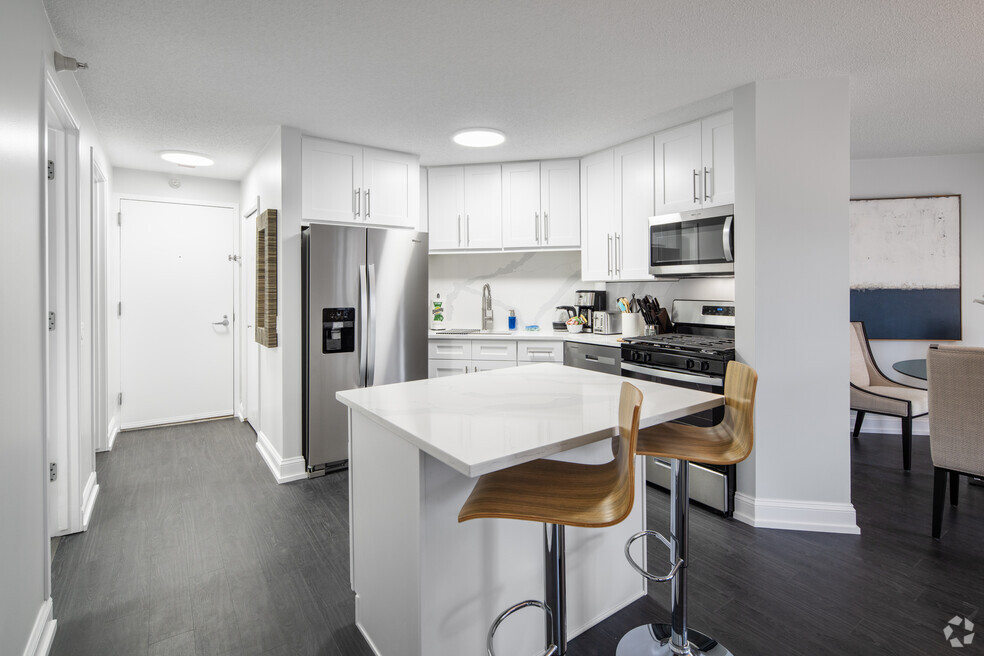 Grand Plaza Chicago Corporate Housing, Furnished Apartment in River North Kitchen