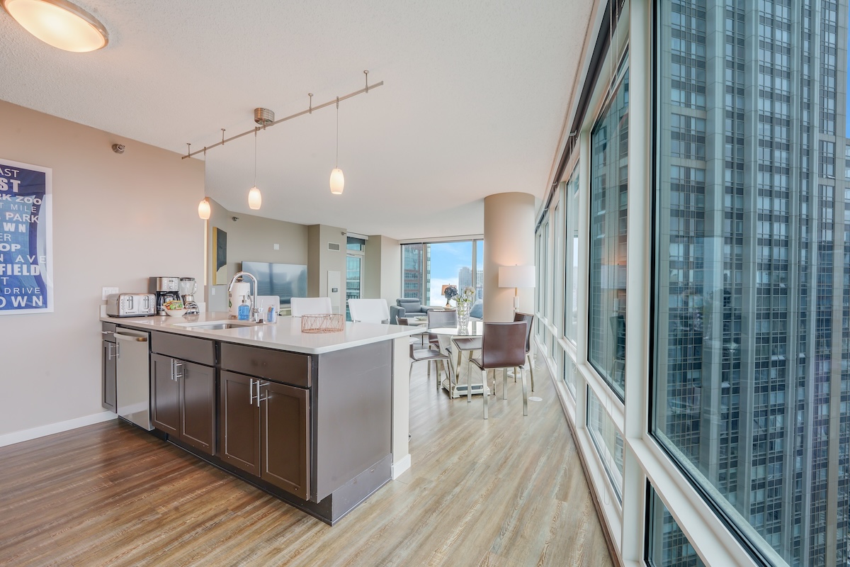 Atwater Apartments Short Term Furnished Suite near Shirley Ryan Overview