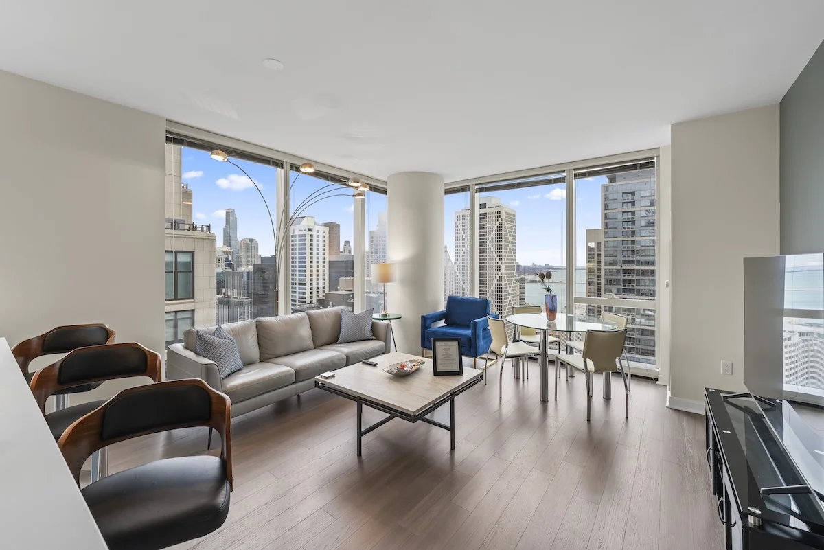 Modern furnished apartment in Chicago ideal for a 3 month lease or short-term rental.