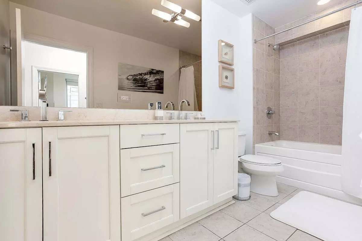 Group of professionals enjoying a luxury furnished corporate apartment in Downtown Chicago.