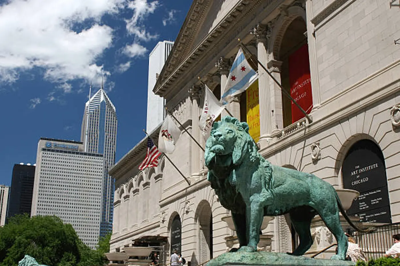 Art Institute of Chicago museum exterior on Michigan Avenue