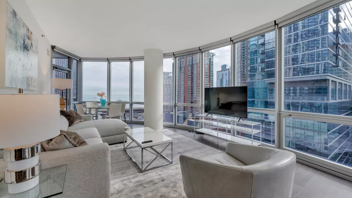 Modern corporate apartment in Chicago with luxury finishes and spacious layout.