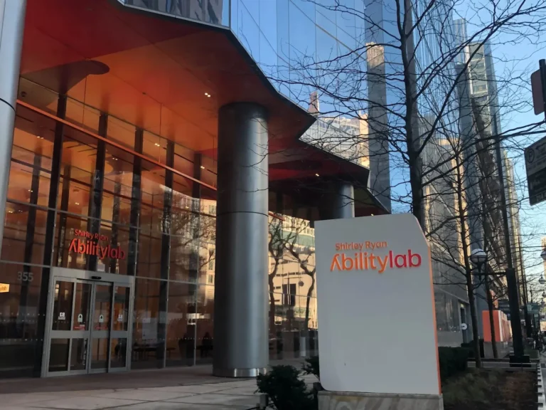 Furnished apartments near Shirley Ryan AbilityLab in Chicago