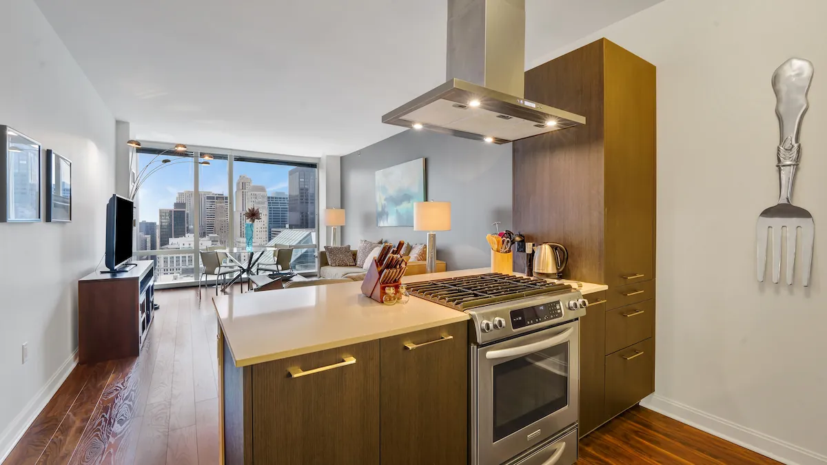 Modern furnished serviced apartment in Chicago used to illustrate temporary housing options.