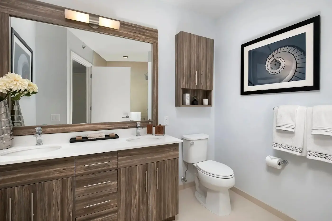 Group of professionals enjoying a luxury furnished corporate apartment in Downtown Chicago.