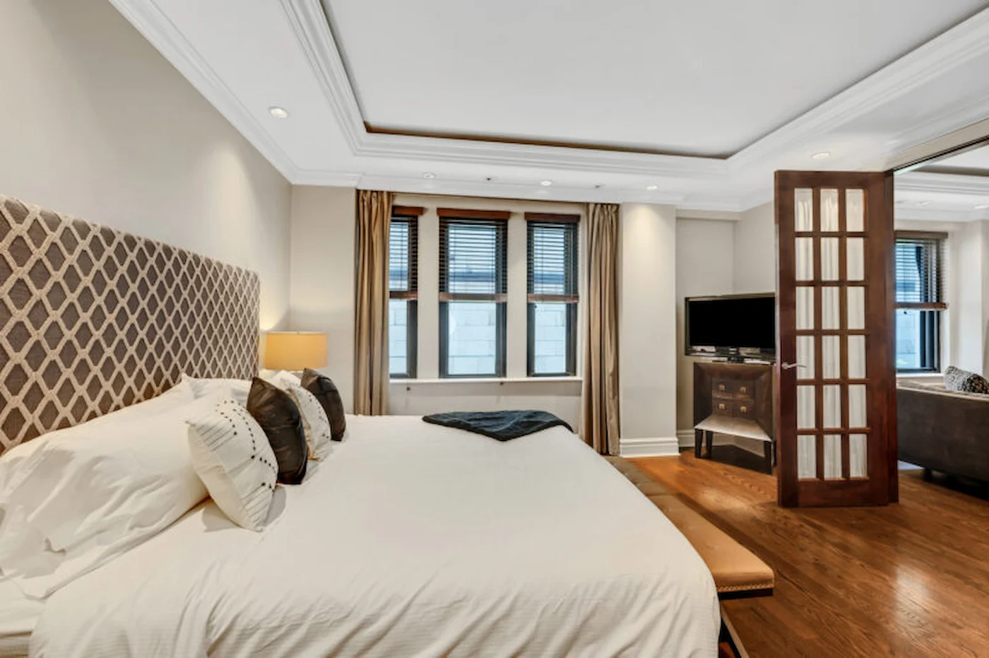 Group of professionals enjoying a luxury furnished corporate apartment in Downtown Chicago.