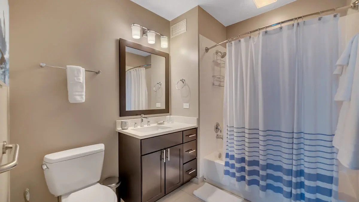 Group of professionals enjoying a luxury furnished corporate apartment in Downtown Chicago.