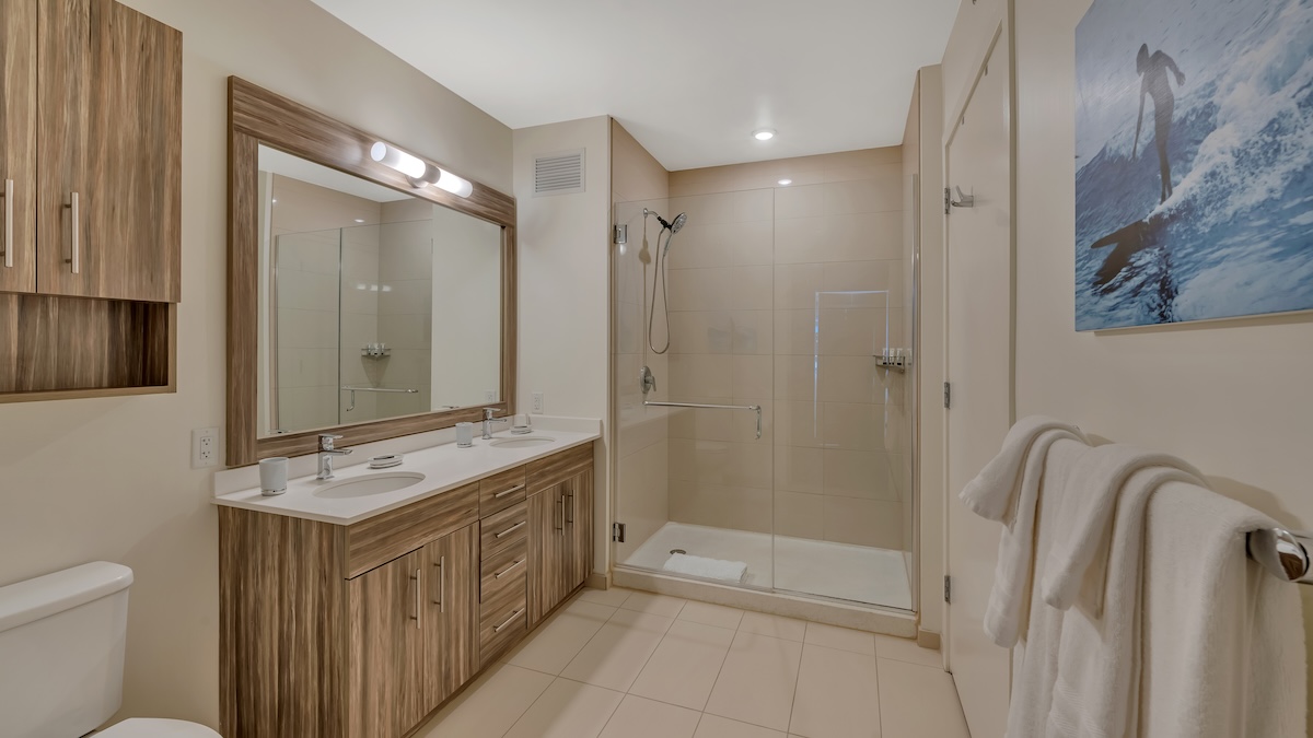 Group of professionals enjoying a luxury furnished corporate apartment in Downtown Chicago.